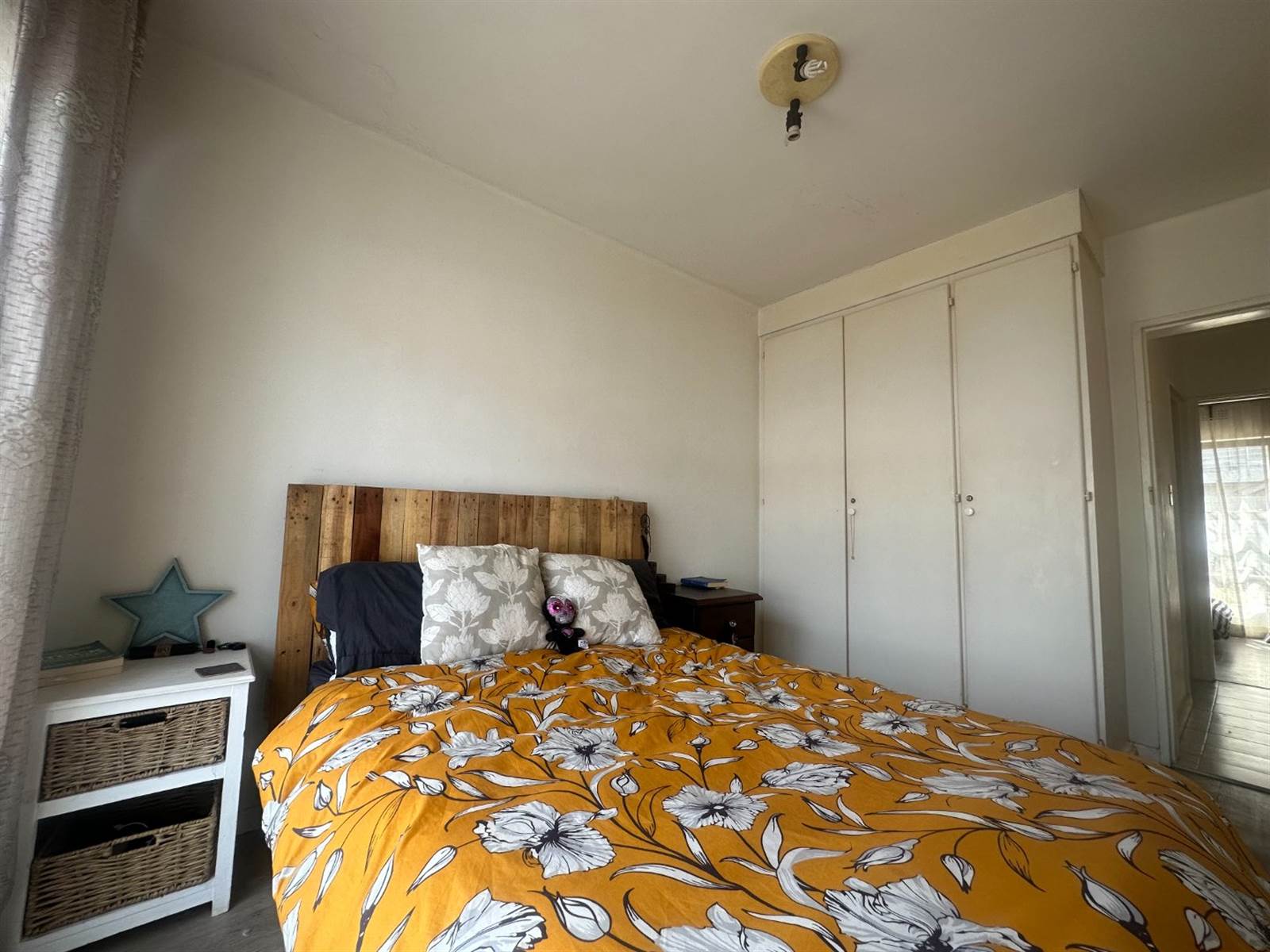 2 Bed Apartment in Bloubergstrand photo number 9