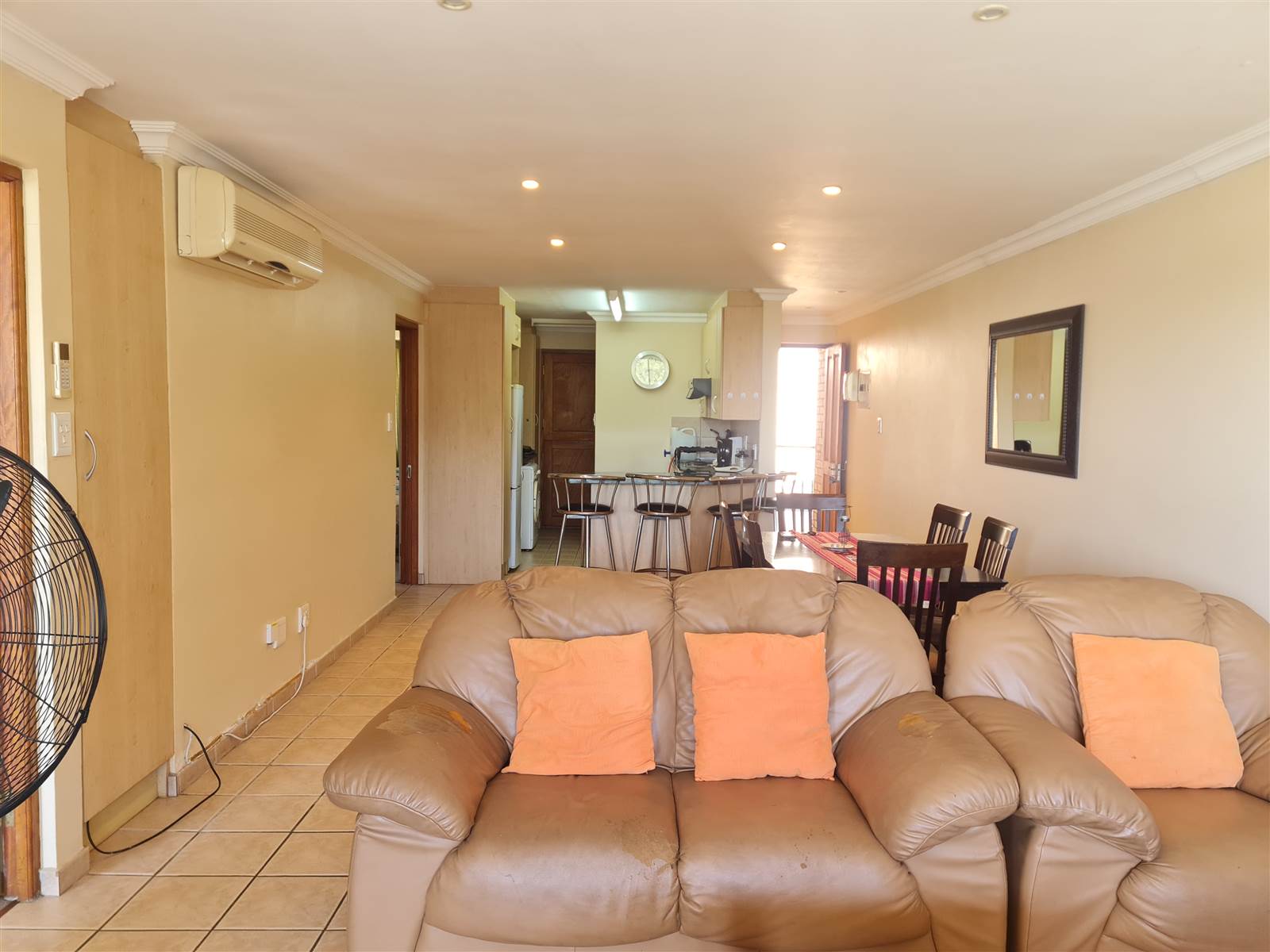 2 Bed Apartment in Jeffreys Bay photo number 3