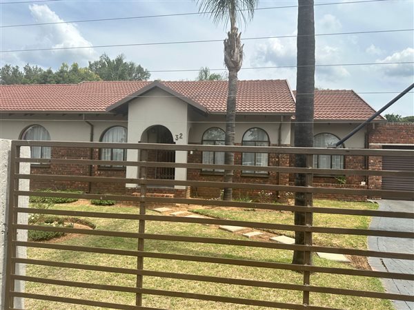 4 Bedroom House 4 Bedroom House