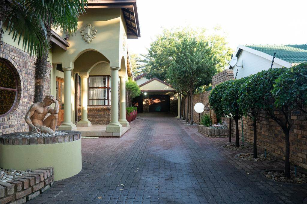3 Bed House in Bronkhorstspruit photo number 3