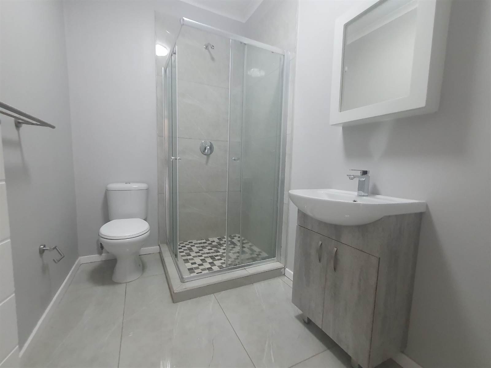2 Bed Apartment in Umtentweni photo number 13