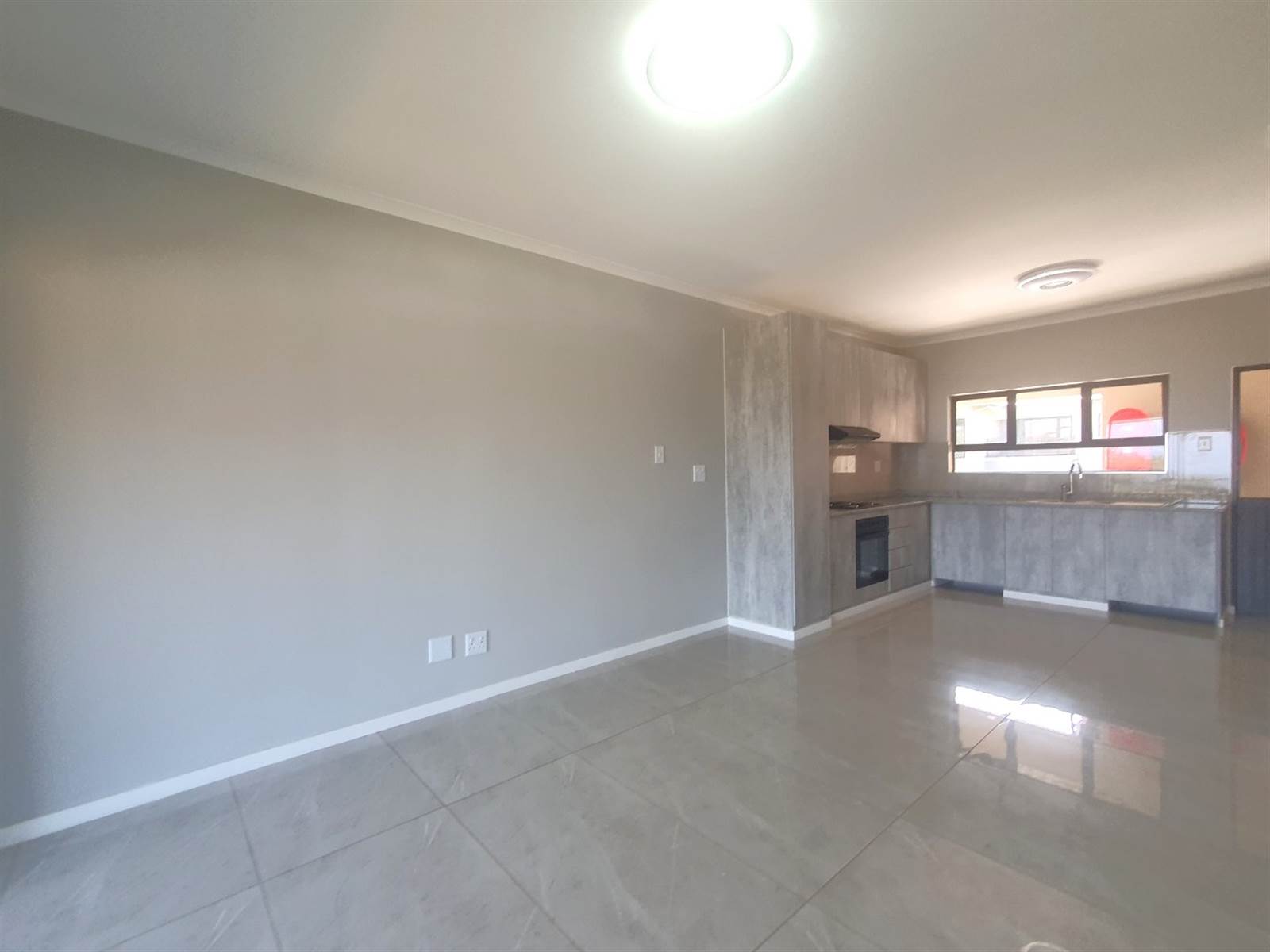 2 Bed Apartment in Umtentweni photo number 7