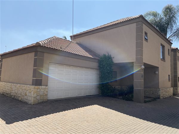 3 Bedroom Townhouse 3 Bedroom Townhouse