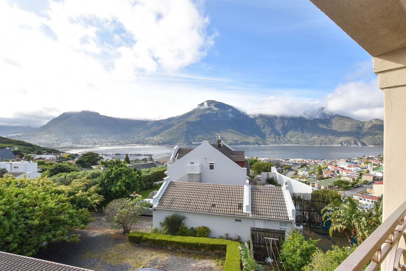4 Bed House in Hout Bay Harbour photo number 12
