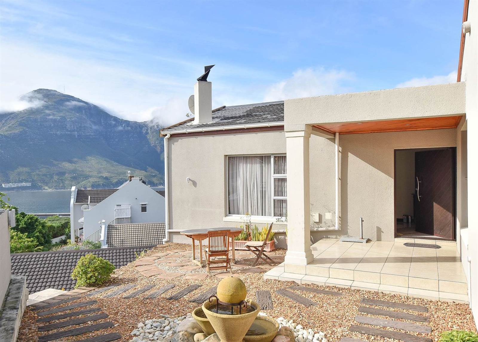 4 Bed House in Hout Bay Harbour photo number 5