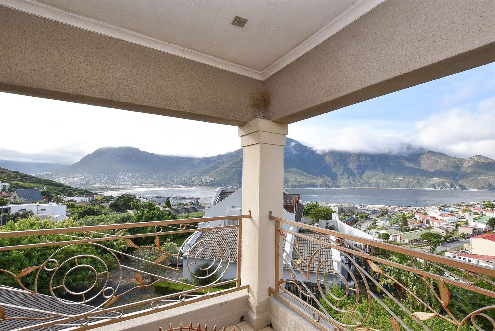 4 Bed House in Hout Bay Harbour photo number 1