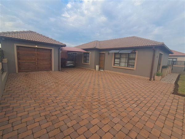 3 Bedroom Townhouse 3 Bedroom Townhouse
