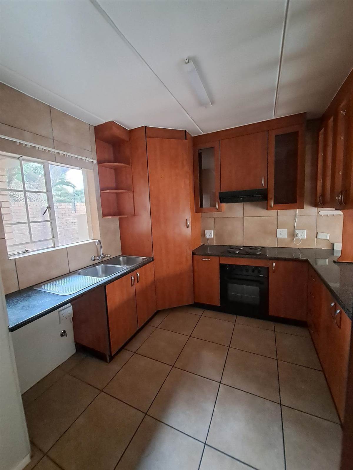 2 Bed Apartment in Benoni AH photo number 2