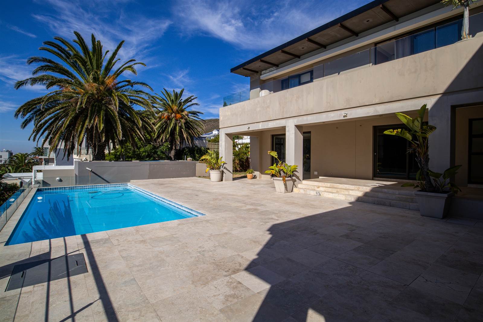 6 Bed House in Bantry Bay photo number 1