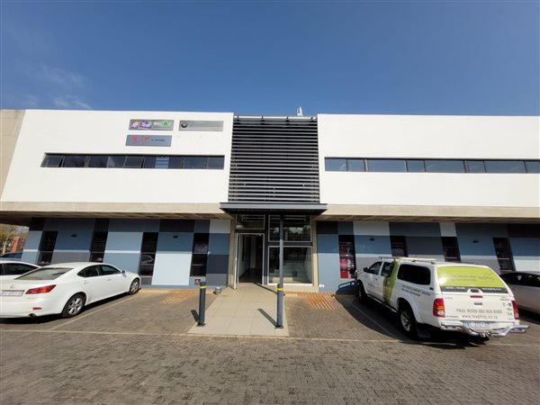73  m² Commercial space