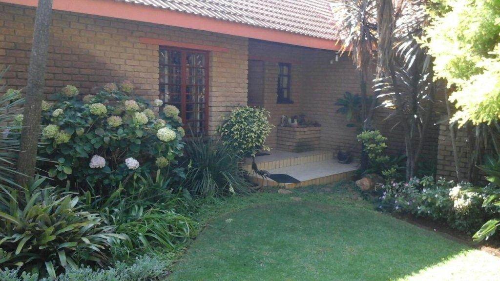 4 Bed House in Hartbeesfontein photo number 1