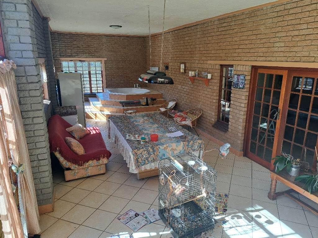 4 Bed House in Hartbeesfontein photo number 16