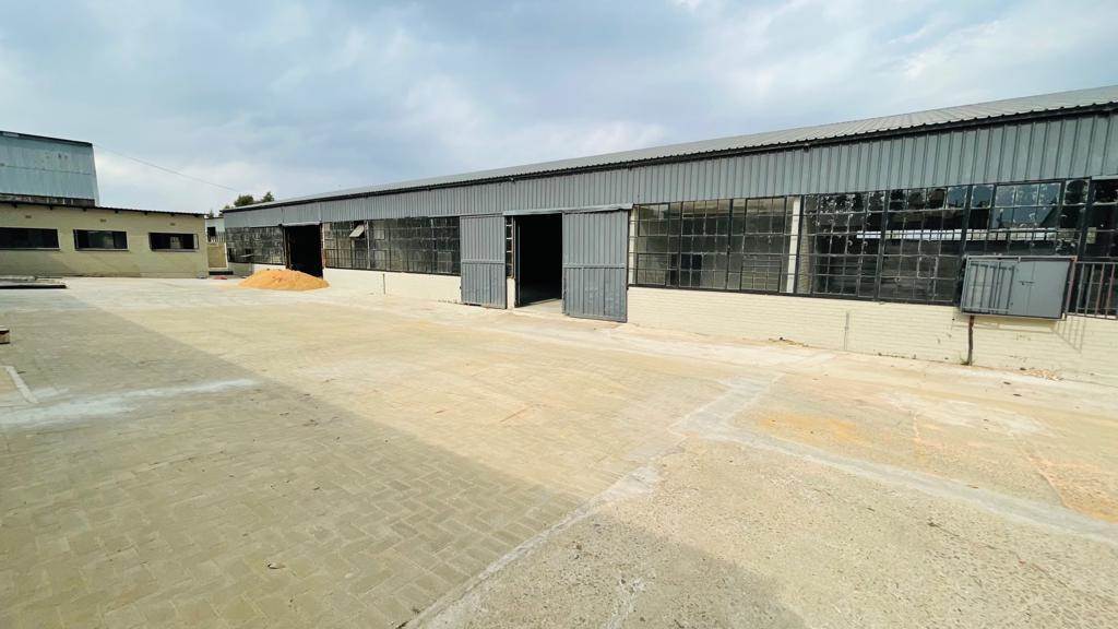 350  m² Industrial space in Krugersdorp North photo number 2