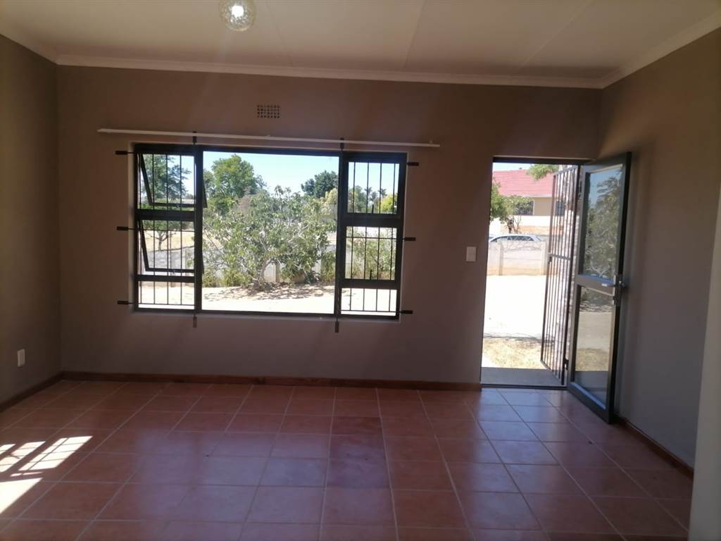 3 Bed House in Piketberg photo number 3