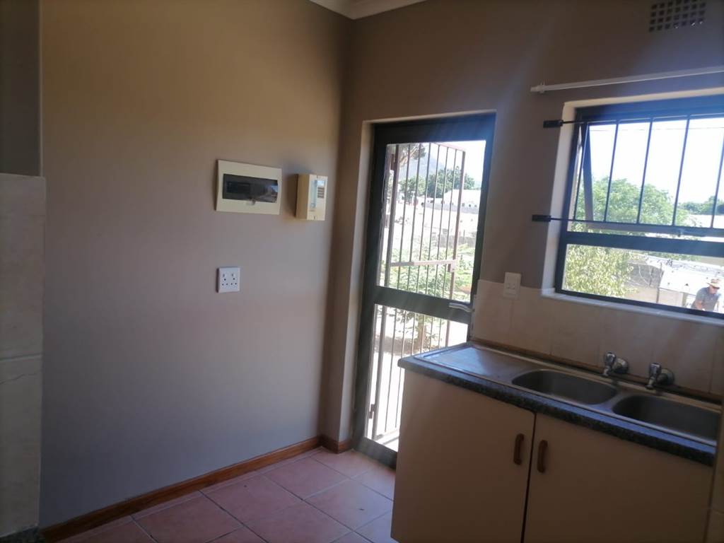 3 Bed House in Piketberg photo number 14