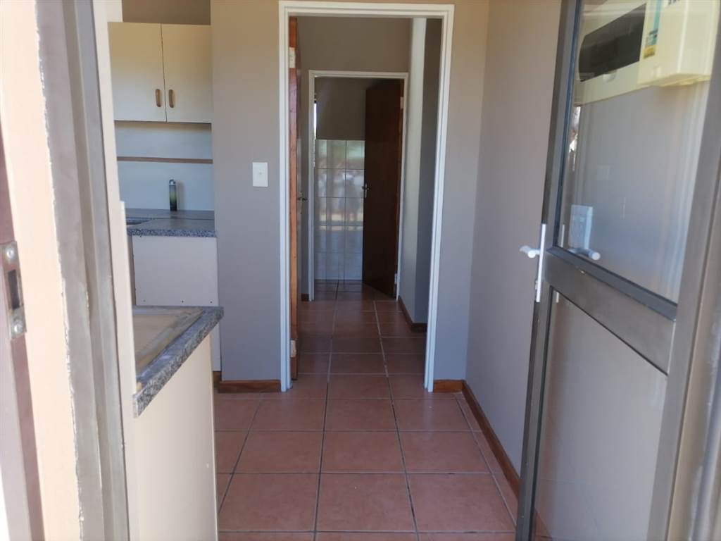 3 Bed House in Piketberg photo number 9