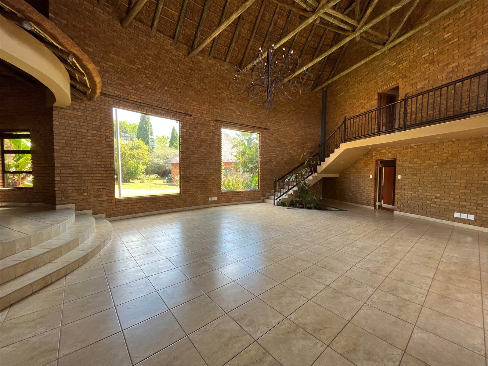 9 Bed House in Mooikloof Equestrian Estate photo number 4