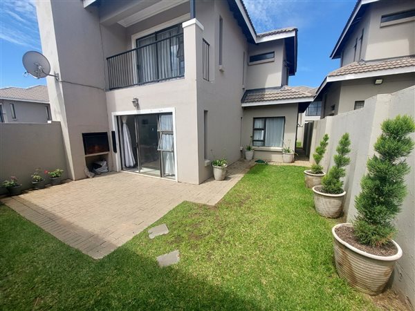 3 Bedroom Townhouse 3 Bedroom Townhouse