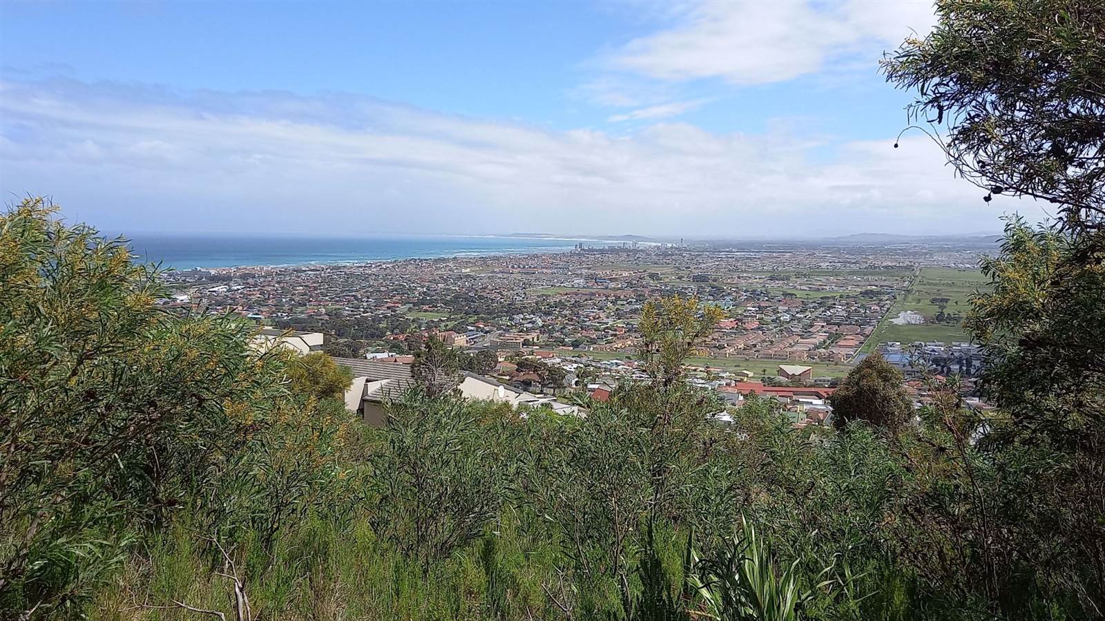 777 m² Land available in Gordons Bay Central photo number 2