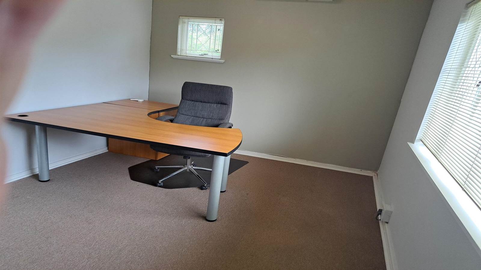 18  m² Office Space in Kloof photo number 13