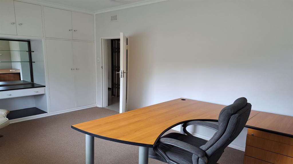 18  m² Office Space in Kloof photo number 12