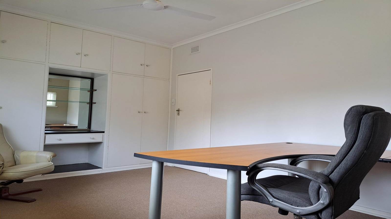 18  m² Office Space in Kloof photo number 8