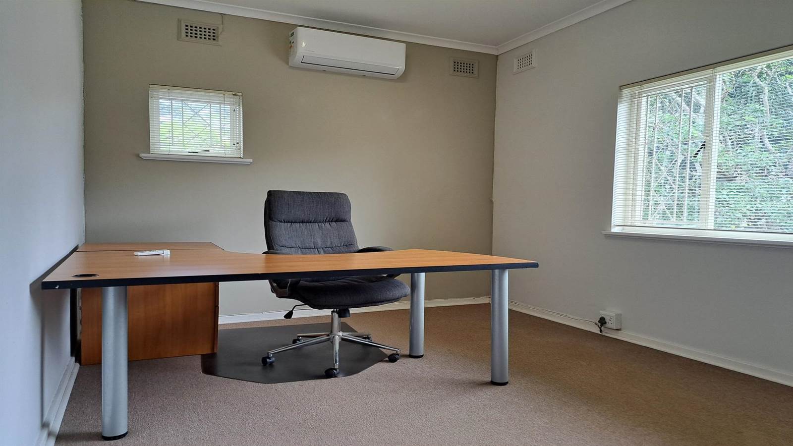 18  m² Office Space in Kloof photo number 10