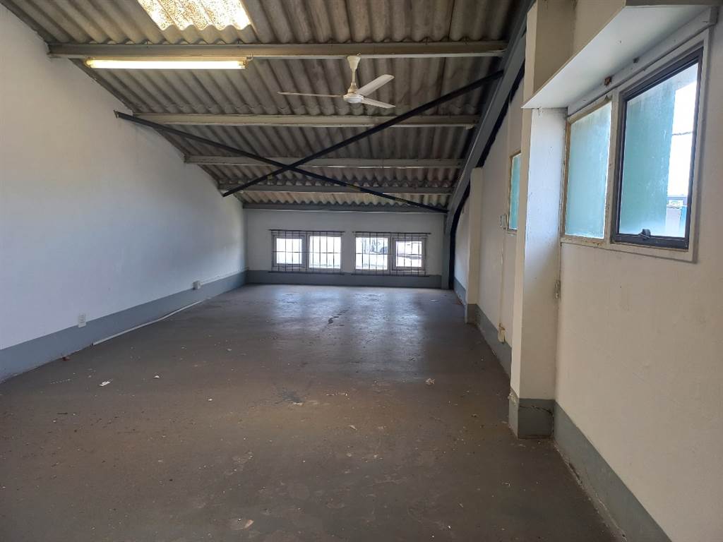 125  m² Commercial space in North End photo number 3