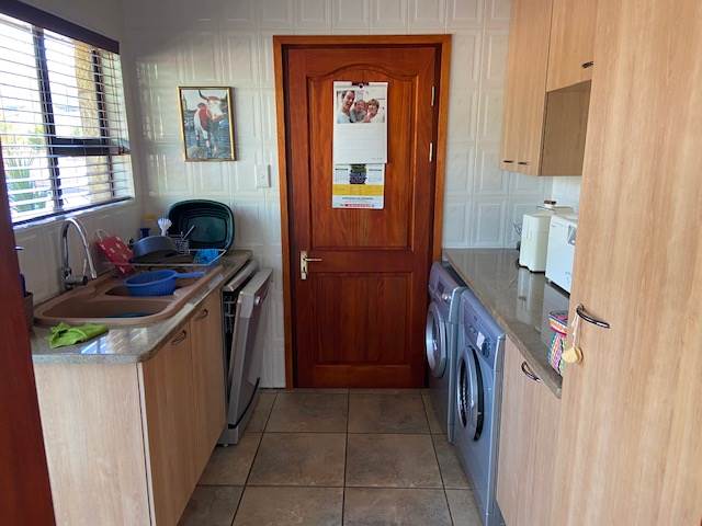 3 Bed House in Clarens photo number 14