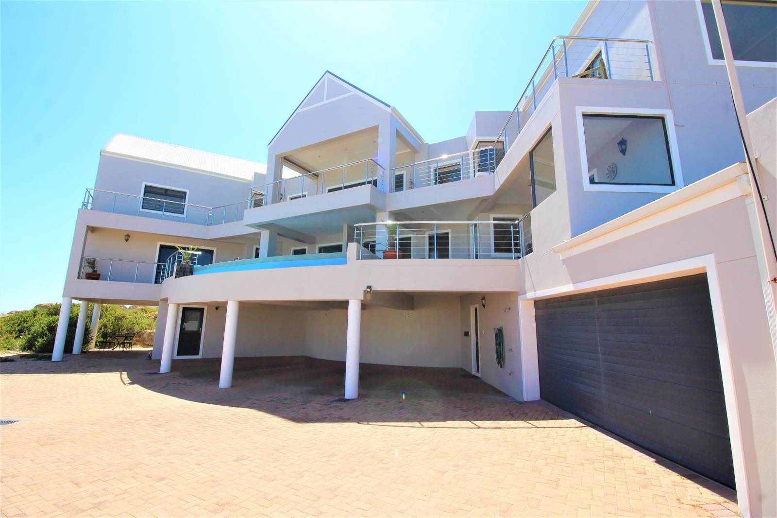 7 Bed House in Myburgh Park photo number 2