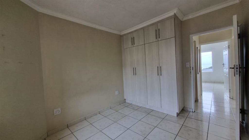 2 Bed Apartment in Uvongo photo number 16