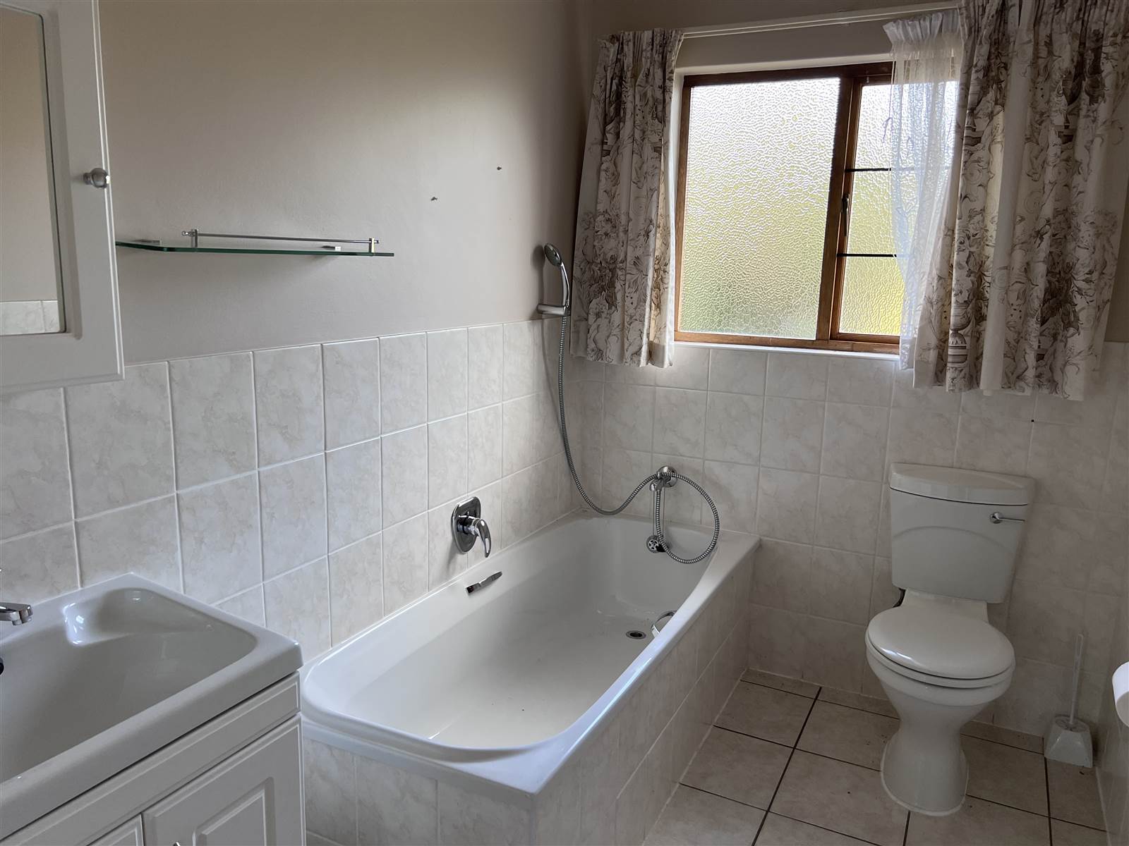 2 Bed Townhouse in Amber Valley photo number 4