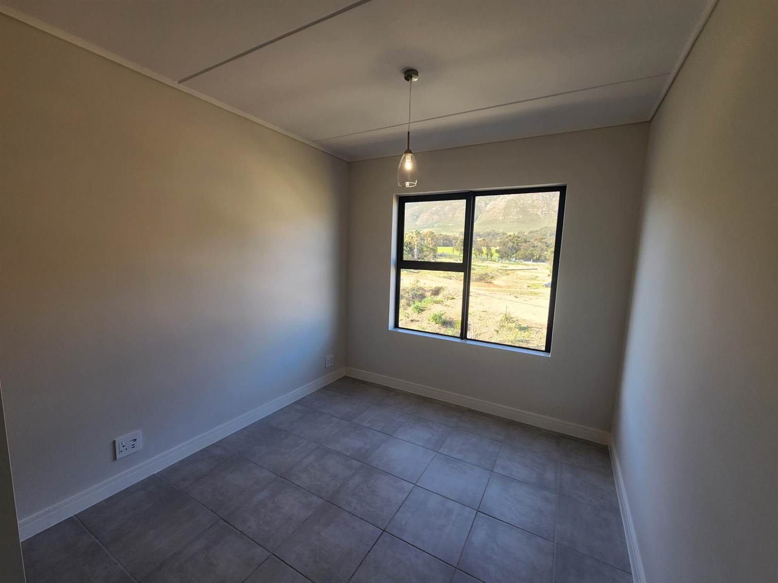 1 Bed Apartment in Gordons Bay Central photo number 2
