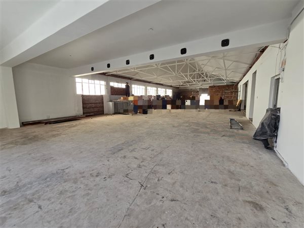 389  m² Commercial space in Claremont