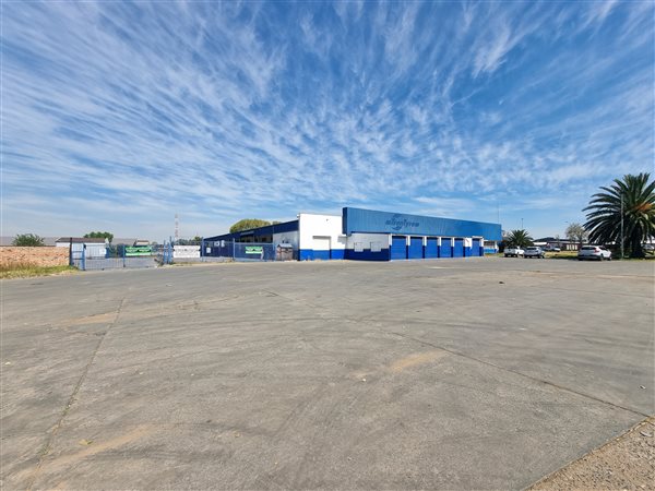 4 834  m² Industrial space