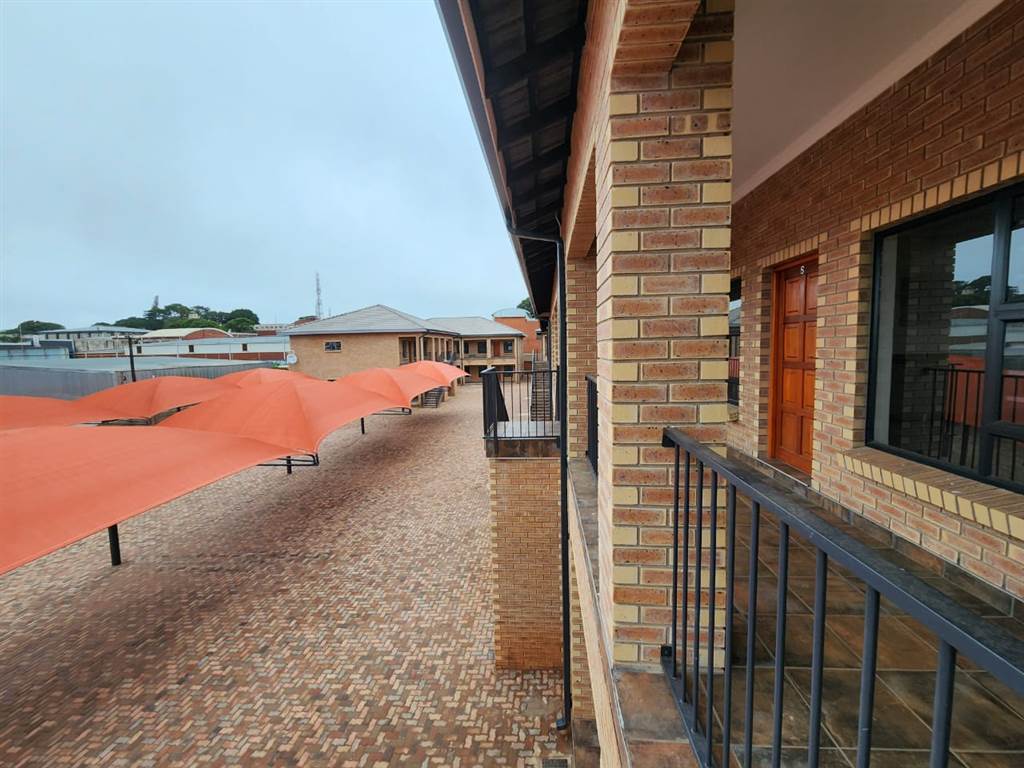 1 Bed Apartment in Louis Trichardt photo number 14