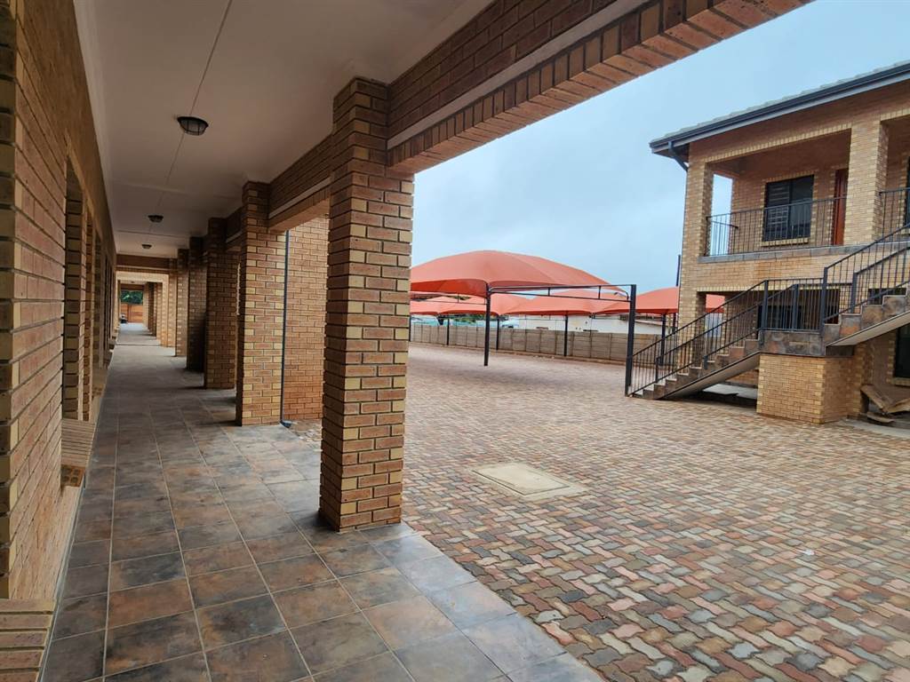 1 Bed Apartment in Louis Trichardt photo number 7