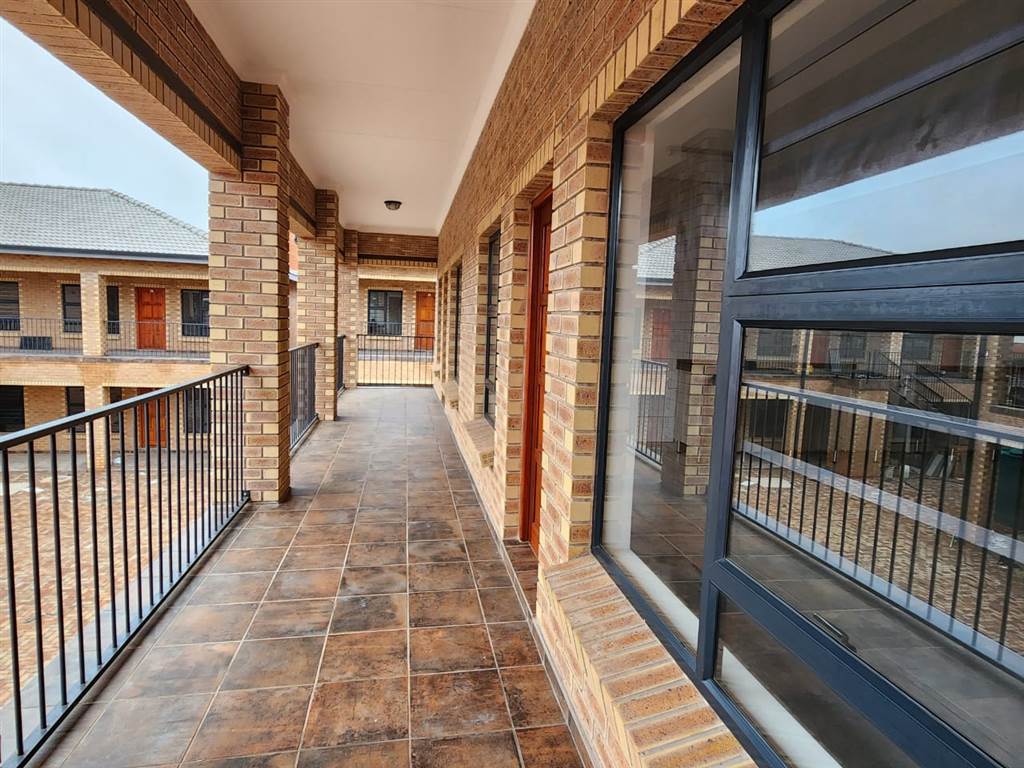 1 Bed Apartment in Louis Trichardt photo number 9