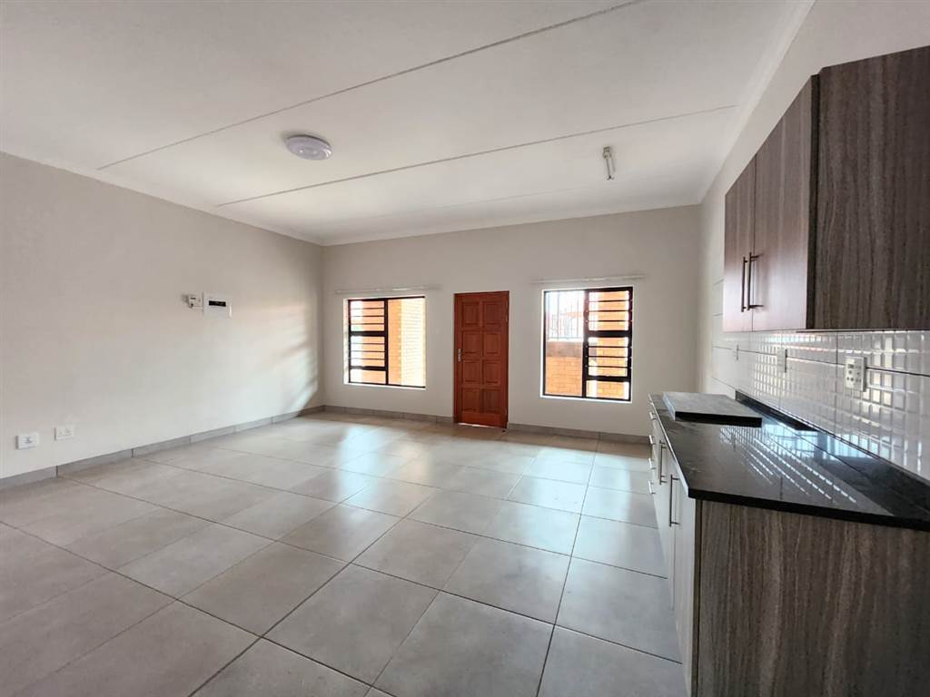 1 Bed Apartment in Louis Trichardt photo number 25