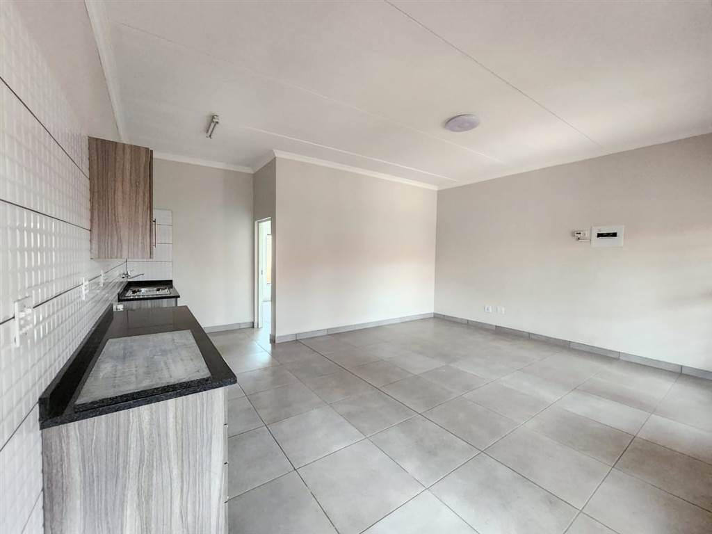 1 Bed Apartment in Louis Trichardt photo number 21