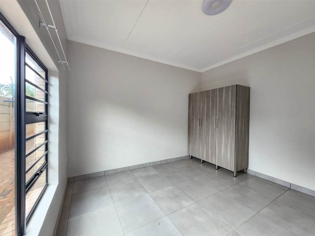 1 Bed Apartment in Louis Trichardt photo number 26