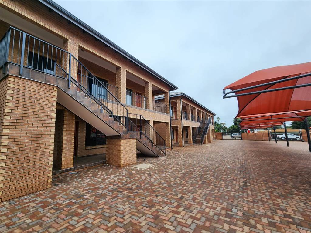 1 Bed Apartment in Louis Trichardt photo number 2