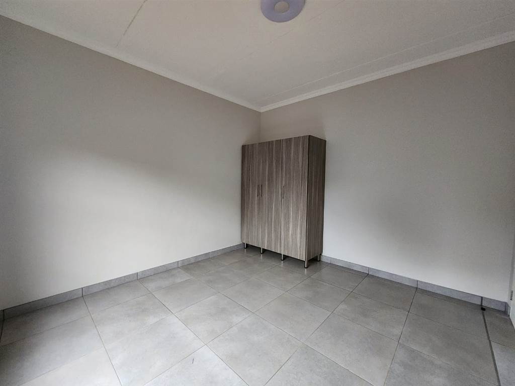 1 Bed Apartment in Louis Trichardt photo number 28