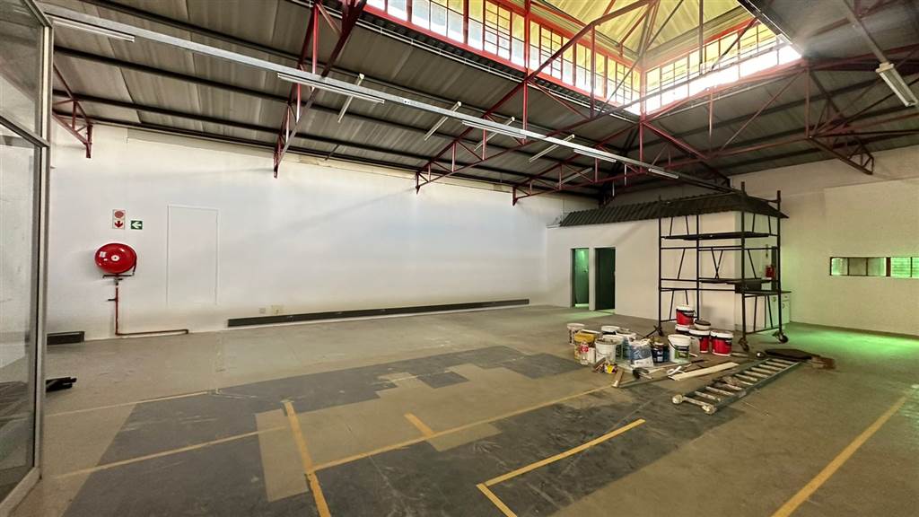 380  m² Commercial space in Highveld photo number 3