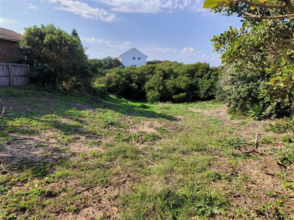 706 m² Land available in Paradise Beach