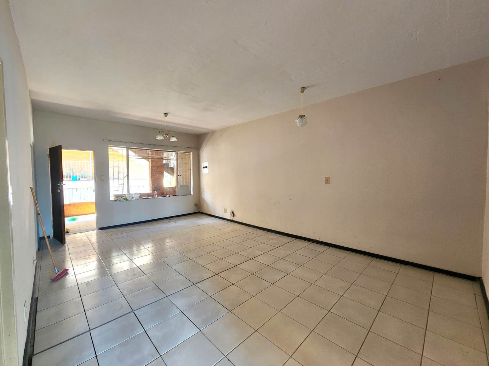 2 Bed Apartment in Louis Trichardt photo number 3