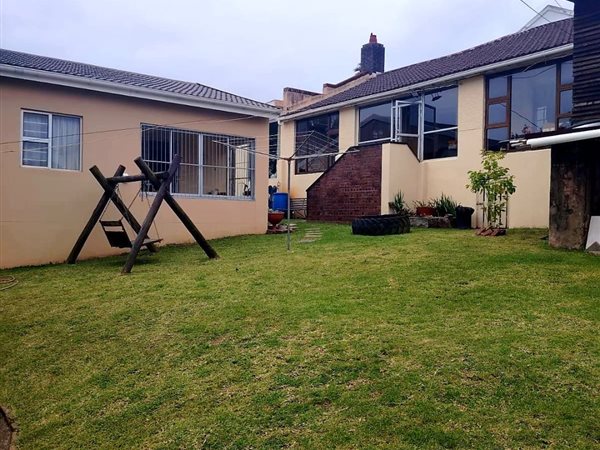 4 Bedroom House 4 Bedroom House