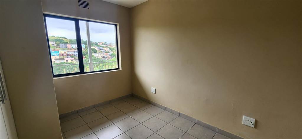 2 Bed Apartment in Newlands East photo number 11