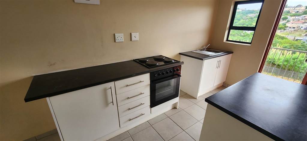 2 Bed Apartment in Newlands East photo number 3