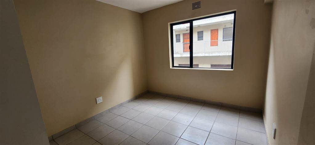 2 Bed Apartment in Newlands East photo number 8